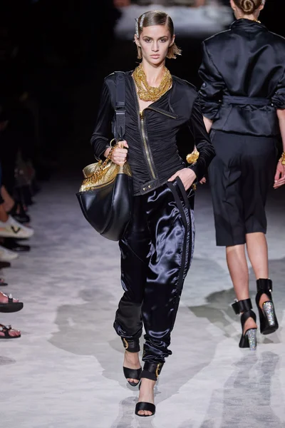 Look 29